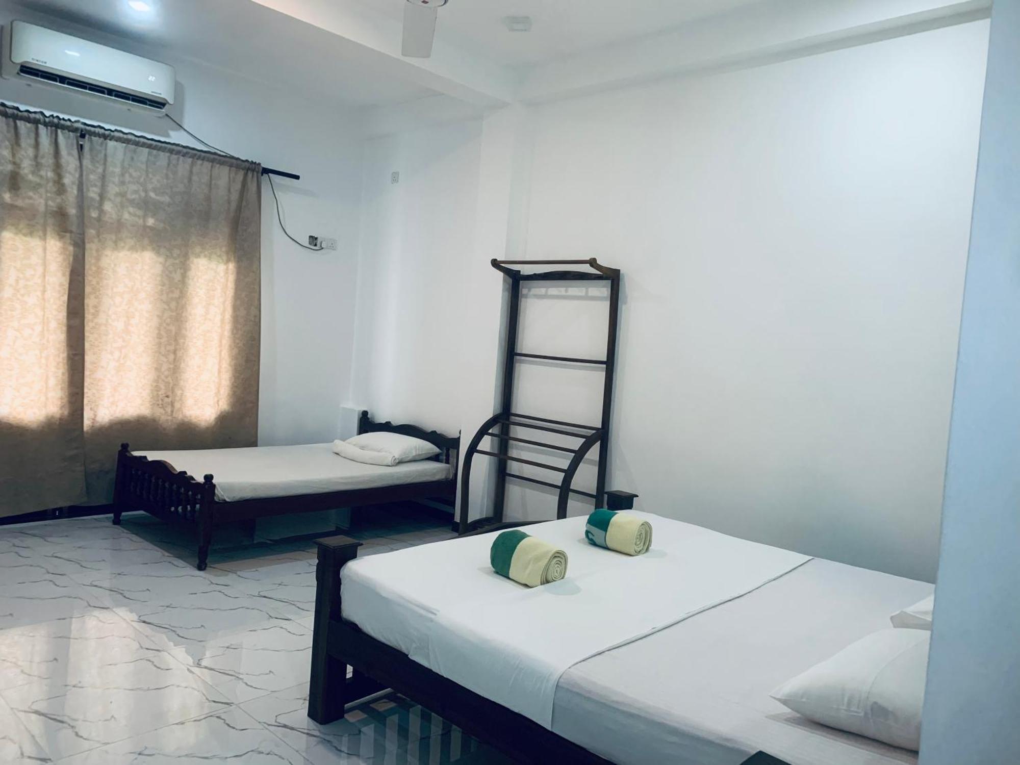 Center Point Homestay *