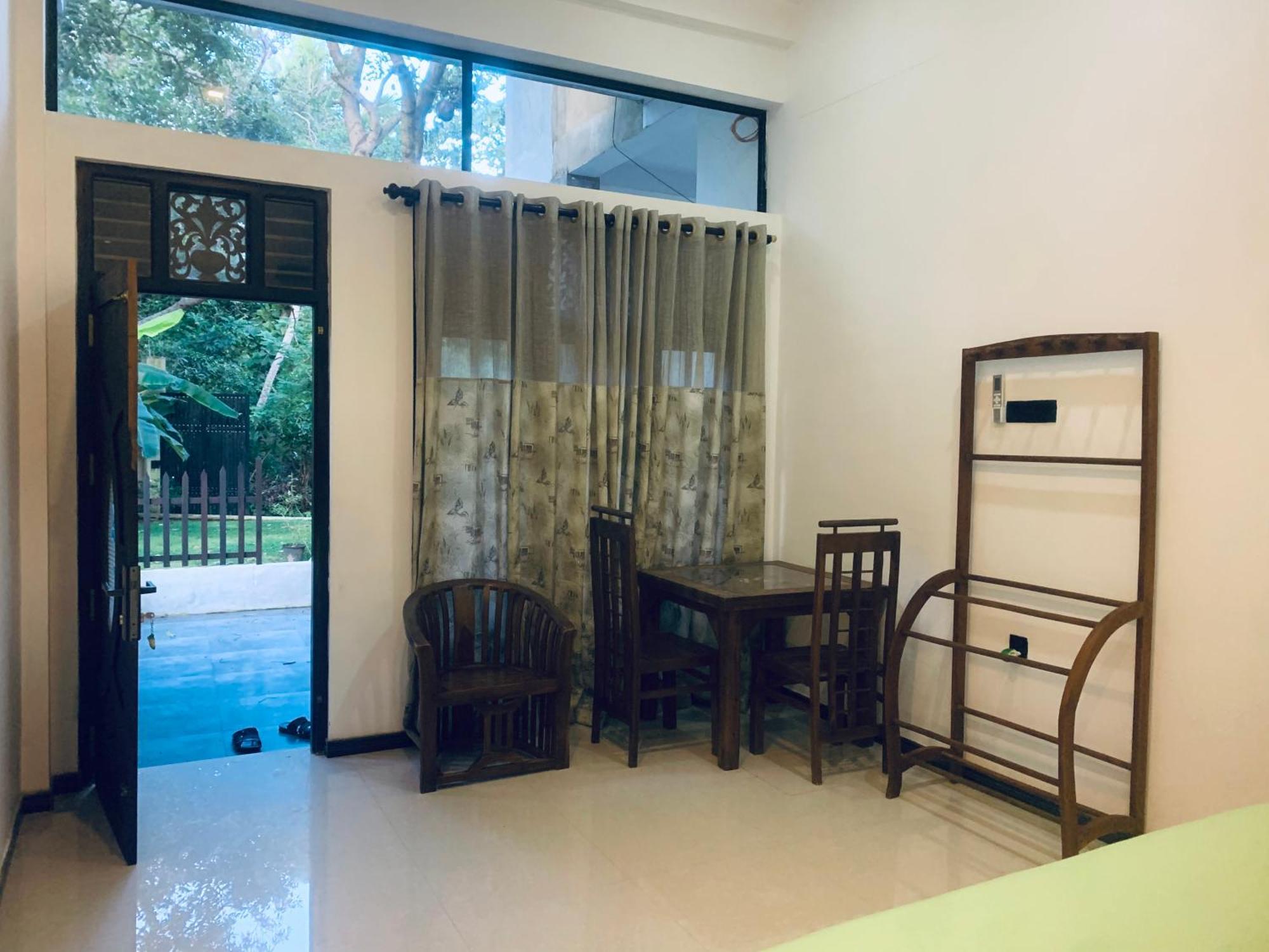 Homestay Center Point Unawatuna